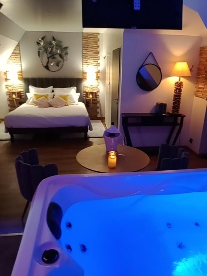 Hotel Manoir Du Grand Chene La Vraie-Croix Zimmer foto