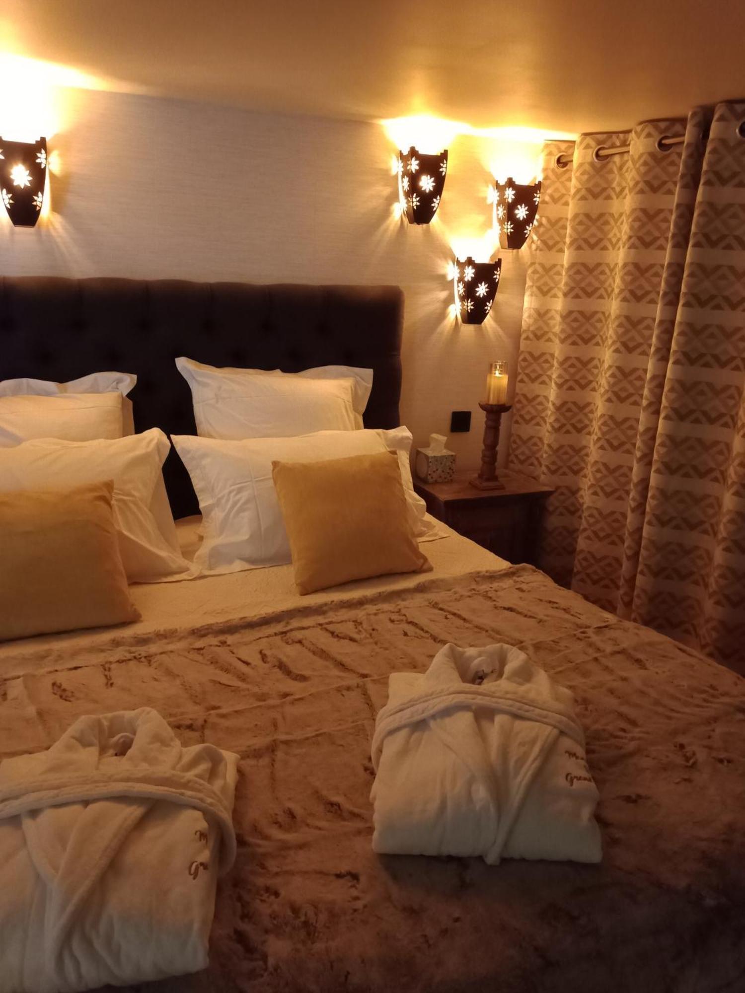 Hotel Manoir Du Grand Chene La Vraie-Croix Zimmer foto