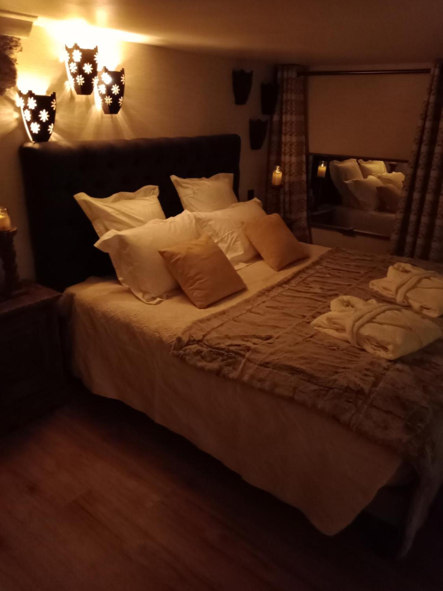 Hotel Manoir Du Grand Chene La Vraie-Croix Zimmer foto